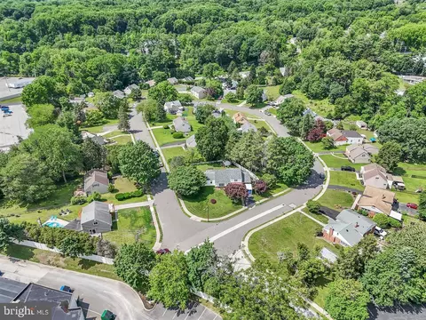 View/Area - 11 Stratford Dr, Springfield, PA 19064 photo 1 of 8