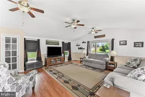 Living - 11 Stratford Dr, Springfield, PA 19064 photo 1 of 1