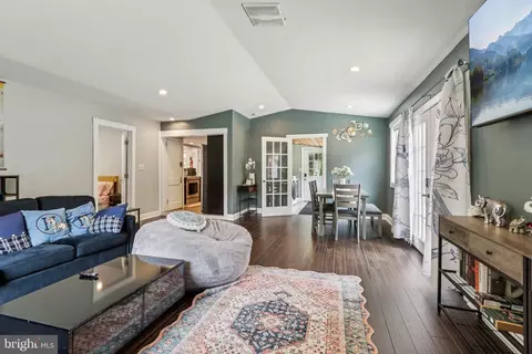 Entry Way - 1707 Peach St, Boothwyn, PA 19061 photo 3 of 5