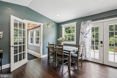 Entry Way - 1707 Peach St, Boothwyn, PA 19061 photo 4 of 5
