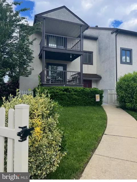 801 Cambridge Cir, Clifton Heights, PA 19018