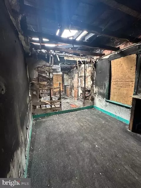 Entry Way - 4412 Post Rd, Marcus Hook, PA 19061 photo 5 of 11