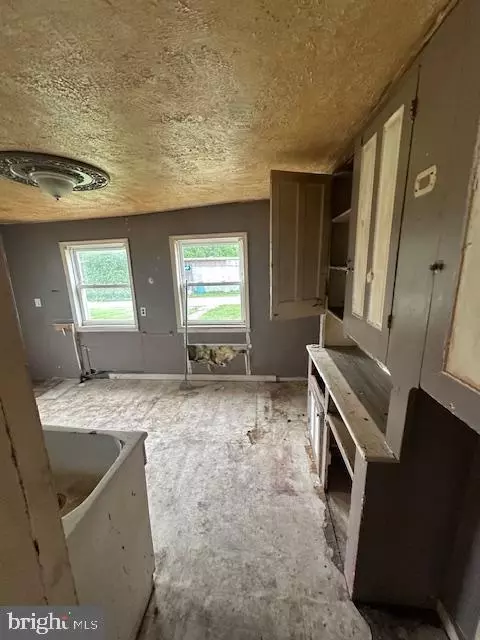 Entry Way - 4412 Post Rd, Marcus Hook, PA 19061 photo 9 of 11