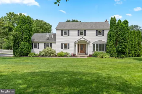 71 Crosskeys Dr, Garnet Valley, PA 19060