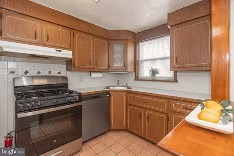 Kitchen - 1222 E 10th St, Eddystone, PA 19022 photo 2 of 3