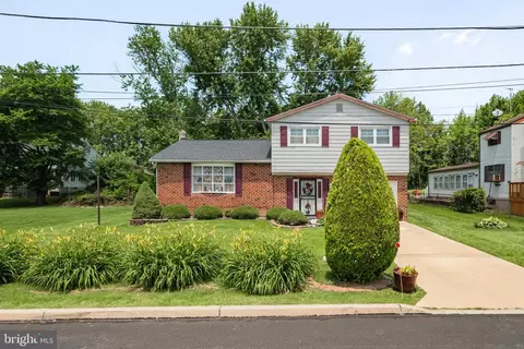 30 Belvue Ter, Aston, PA 19014