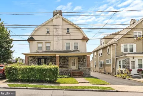 2426 E County Line Rd, Ardmore, PA 19003