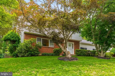 5 Mary Anne Dr, Brookhaven, PA 19015