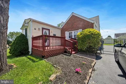 88 Seward Ln, Aston, PA 19014