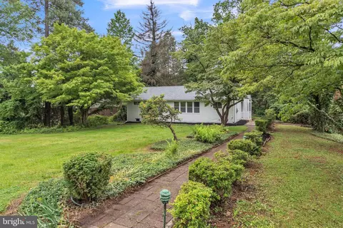 359 S New Middletown Rd, Media, PA 19063