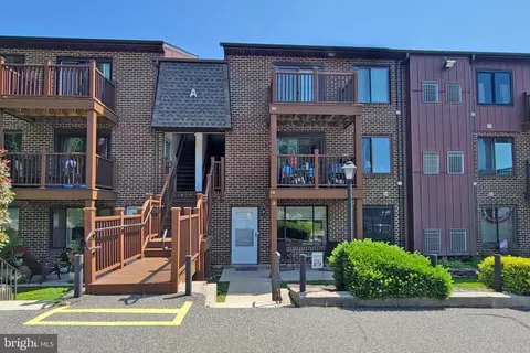 5200 Hilltop Dr #A2, Brookhaven, PA 19015