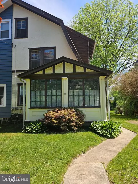409 W Beechtree Ln, Wayne, PA 19087