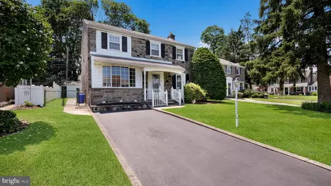 1435 Sunnyhill Ln, Havertown, PA 19083