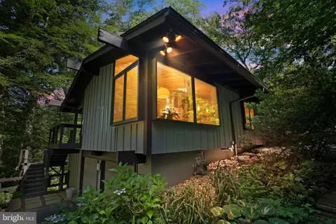 27 Forest View Rd, Rose Valley, PA 19086