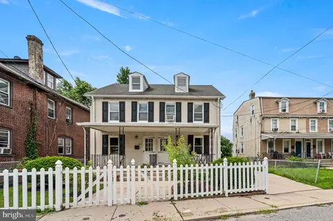 239 Fairview Rd, Crum Lynne, PA 19022