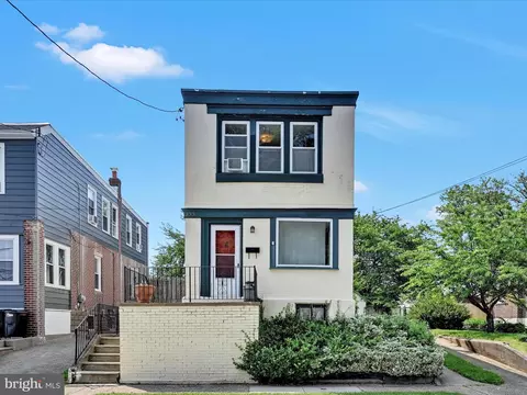 333 Seneca St, Essington, PA 19029