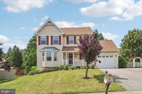 Exterior - 2640 E Colonial Dr, Boothwyn, PA 19061 photo 2 of 7