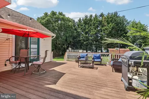 Exterior - 2640 E Colonial Dr, Boothwyn, PA 19061 photo 4 of 7