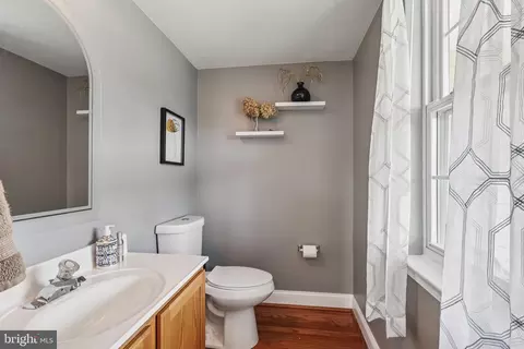 Bath - 2640 E Colonial Dr, Boothwyn, PA 19061 photo 1 of 3