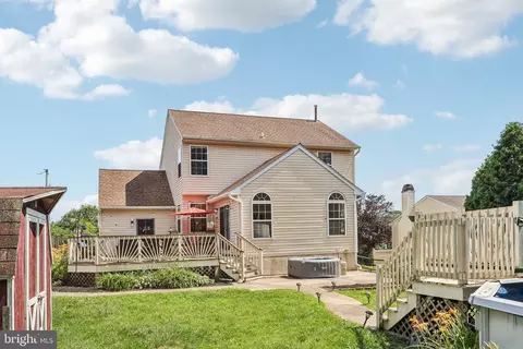 Exterior - 2640 E Colonial Dr, Boothwyn, PA 19061 photo 6 of 7
