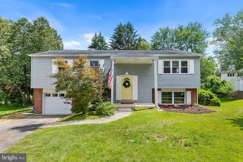 742 Goodale Dr, Aston, PA 19014