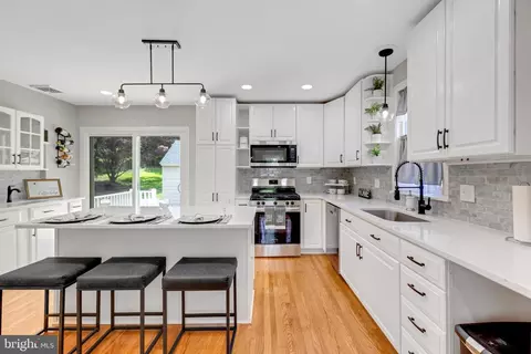 Kitchen - 424 N Rolling Rd, Springfield, PA 19064 photo 5 of 5