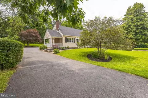 Exterior - 424 N Rolling Rd, Springfield, PA 19064 photo 3 of 5