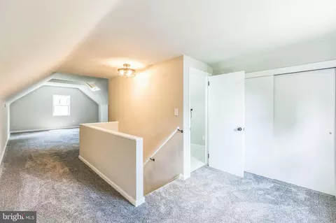 Entry Way - 424 N Rolling Rd, Springfield, PA 19064 photo 3 of 4