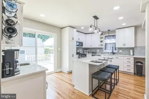 Kitchen - 424 N Rolling Rd, Springfield, PA 19064 photo 3 of 5