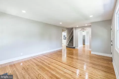 Living - 424 N Rolling Rd, Springfield, PA 19064 photo 3 of 5