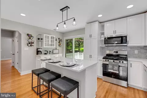 Kitchen - 424 N Rolling Rd, Springfield, PA 19064 photo 2 of 5