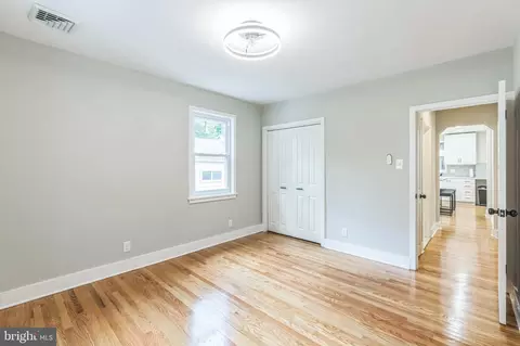 Entry Way - 424 N Rolling Rd, Springfield, PA 19064 photo 1 of 4