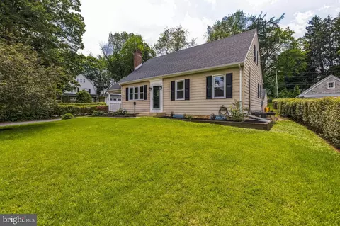 Exterior - 424 N Rolling Rd, Springfield, PA 19064 photo 2 of 5
