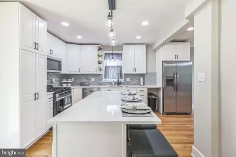 Kitchen - 424 N Rolling Rd, Springfield, PA 19064 photo 4 of 5