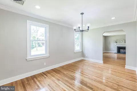 Living - 424 N Rolling Rd, Springfield, PA 19064 photo 5 of 5