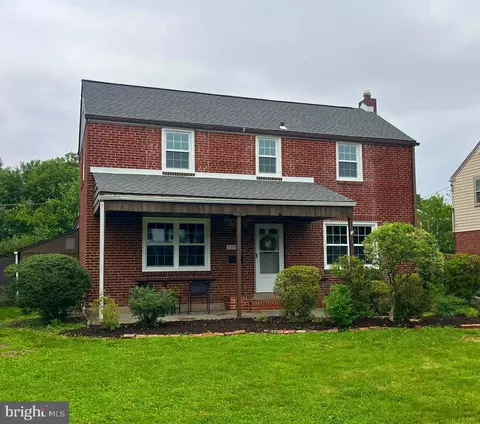 220 Farnham Rd, Havertown, PA 19083