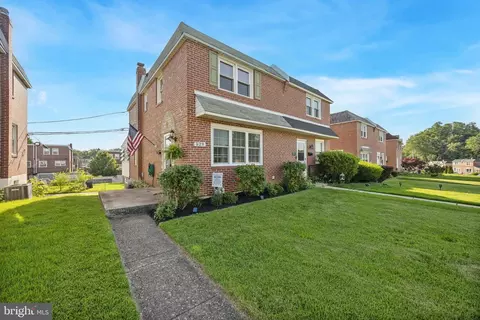 529 Lakeview Dr, Ridley Park, PA 19078