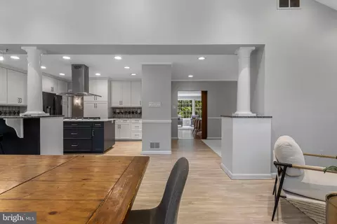 Entry Way - 13 Weirwood Rd, Wayne, PA 19087 photo 5 of 11