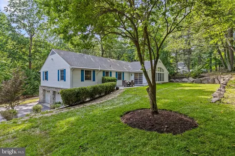 Exterior - 13 Weirwood Rd, Wayne, PA 19087 photo 6 of 8