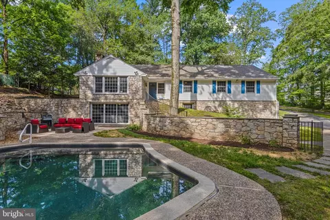 13 Weirwood Rd, Wayne, PA 19087
