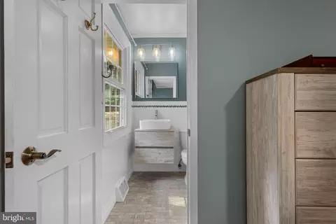 Entry Way - 13 Weirwood Rd, Wayne, PA 19087 photo 6 of 11