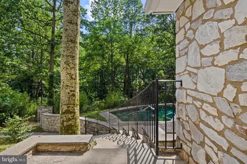 Exterior - 13 Weirwood Rd, Wayne, PA 19087 photo 3 of 8