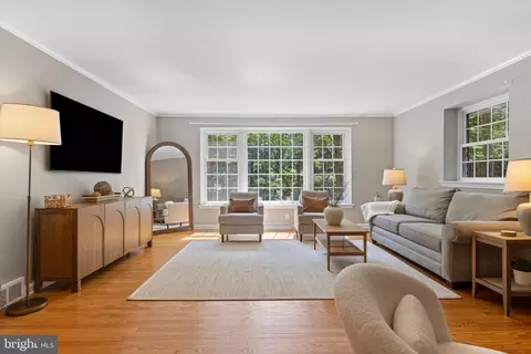 Living - 13 Weirwood Rd, Wayne, PA 19087 photo 2 of 5