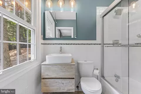Bath - 13 Weirwood Rd, Wayne, PA 19087 photo 1 of 2
