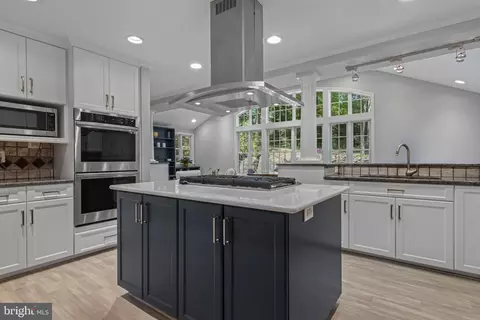 Kitchen - 13 Weirwood Rd, Wayne, PA 19087 photo 2 of 5