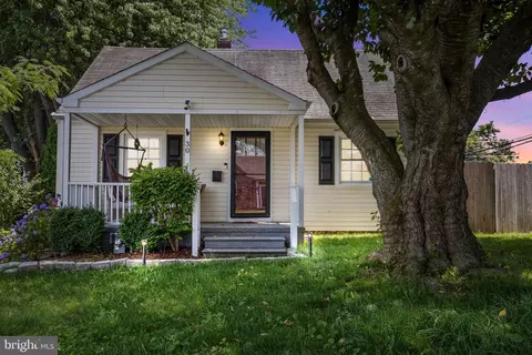 30 Neeld Ln, Aston, PA 19014