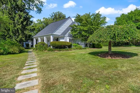 1 Chatham Pl, Wallingford, PA 19086