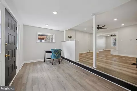 Entry Way - 1024 Washington Ave, Marcus Hook, PA 19061 photo 3 of 4