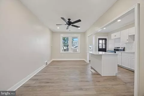Living - 1024 Washington Ave, Marcus Hook, PA 19061 photo 1 of 2