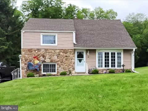 15 Pearson Dr, Springfield, PA 19064 photo 3